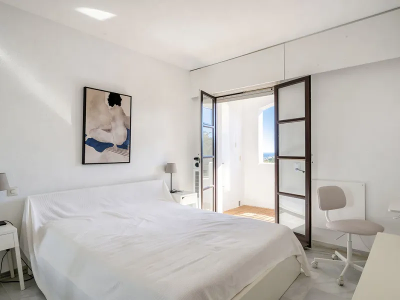 2-Bedroom Apartment with Panoramic Sea Views and 3-Bedroom Conversion Potential – Puerto del Almendro, Los Arqueros