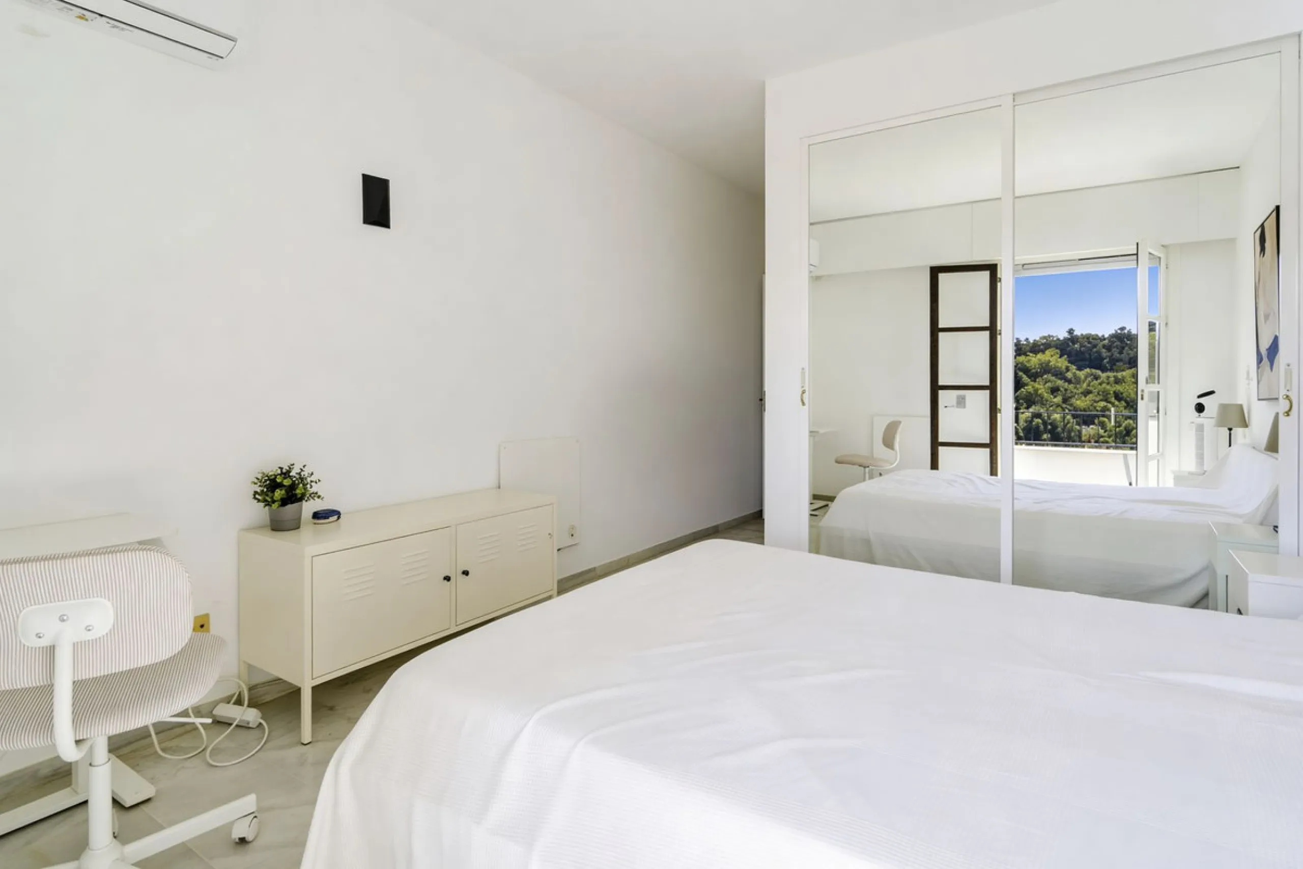 2-Bedroom Apartment with Panoramic Sea Views and 3-Bedroom Conversion Potential – Puerto del Almendro, Los Arqueros