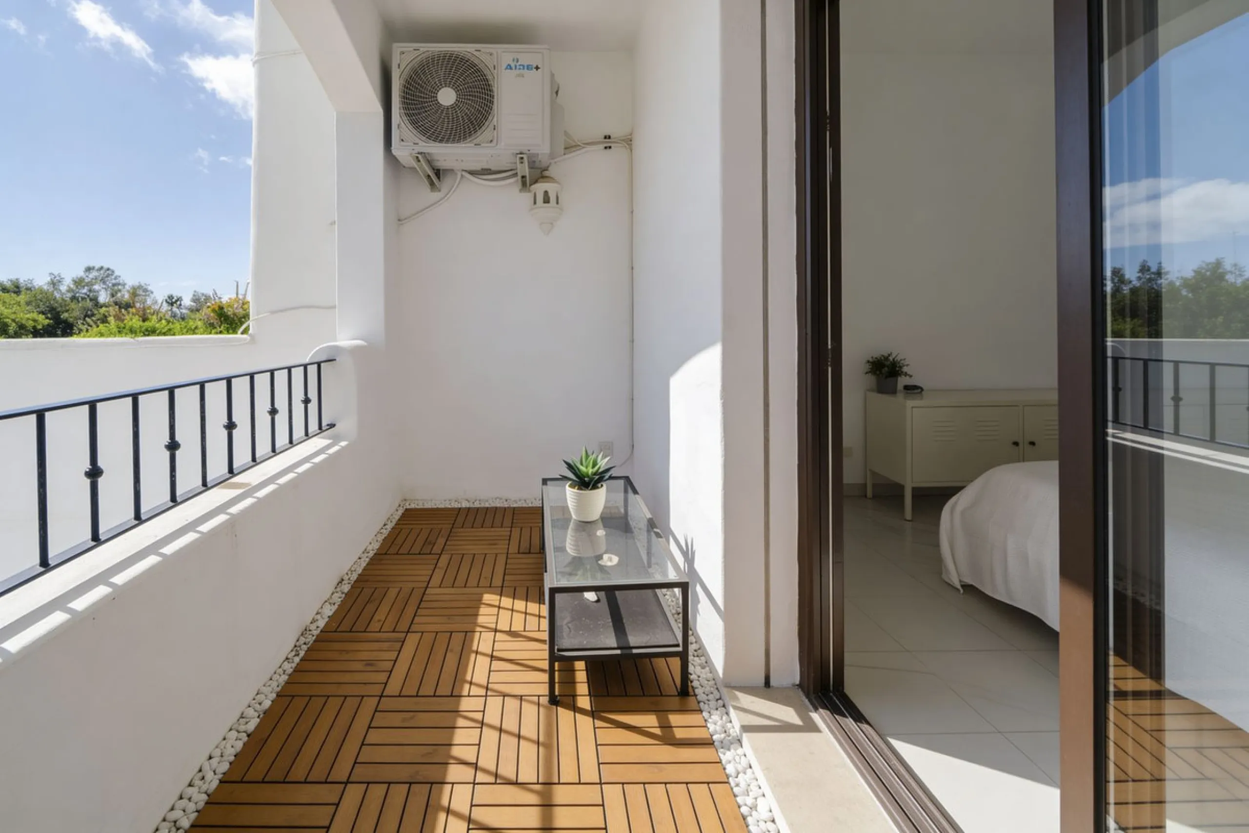 2-Bedroom Apartment with Panoramic Sea Views and 3-Bedroom Conversion Potential – Puerto del Almendro, Los Arqueros