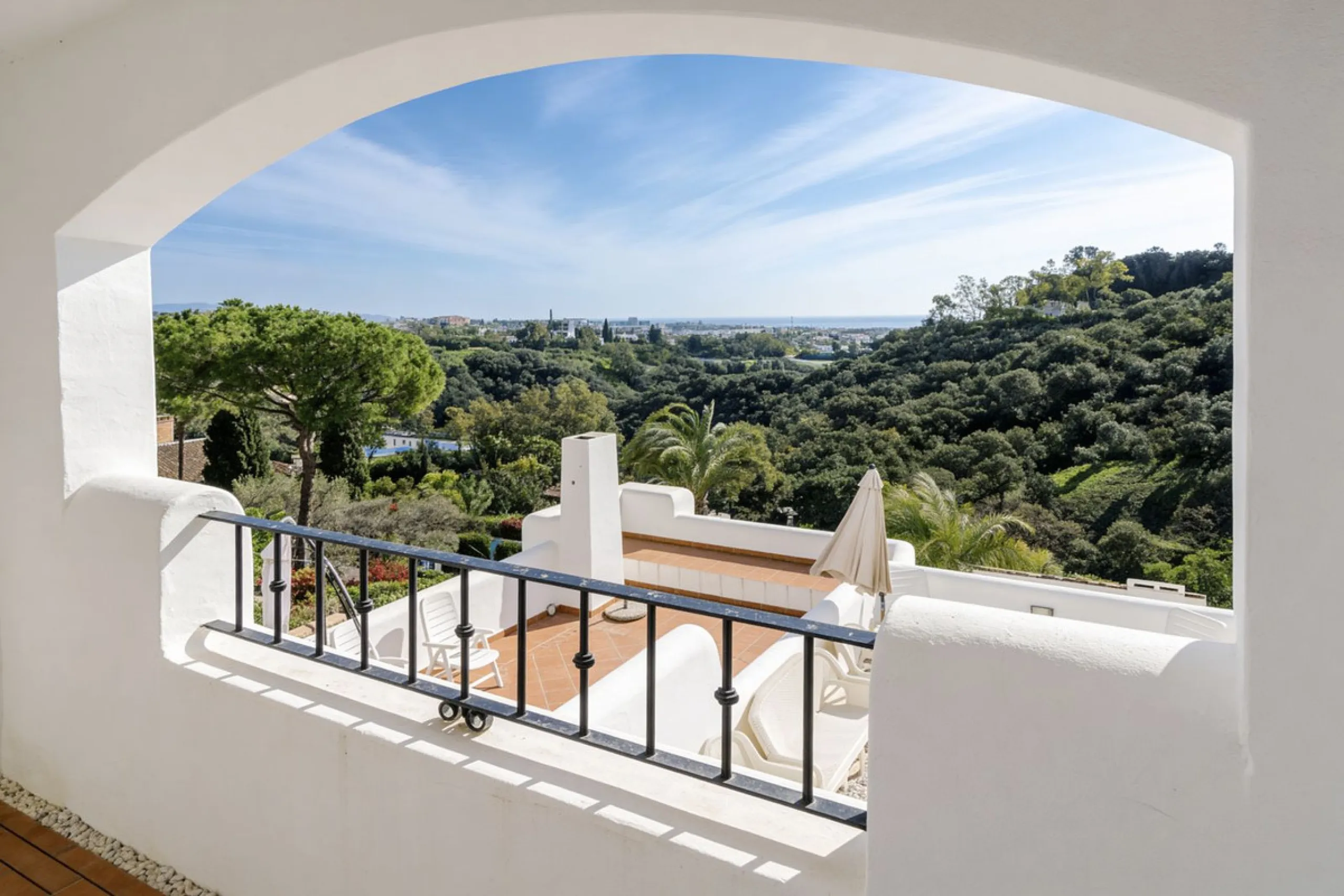 2-Bedroom Apartment with Panoramic Sea Views and 3-Bedroom Conversion Potential – Puerto del Almendro, Los Arqueros