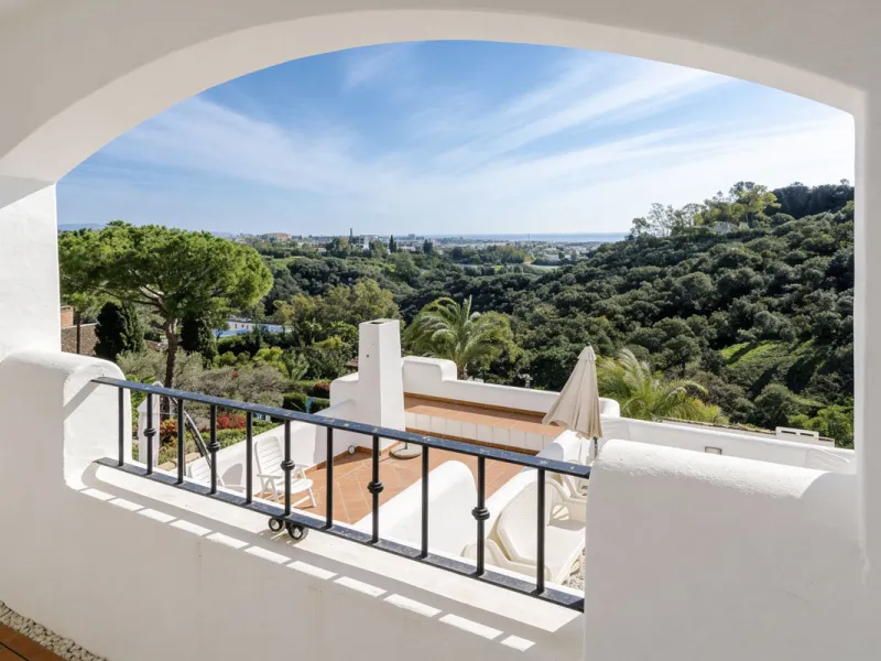 2-Bedroom Apartment with Panoramic Sea Views and 3-Bedroom Conversion Potential – Puerto del Almendro, Los Arqueros