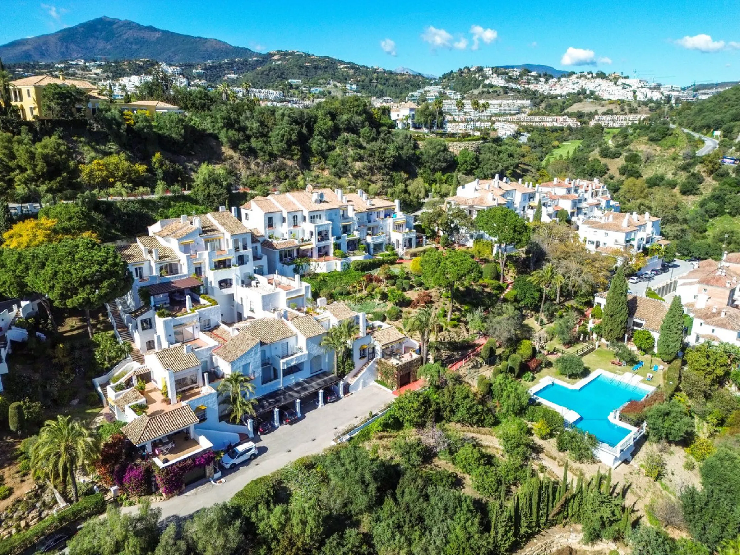 2-Bedroom Apartment with Panoramic Sea Views and 3-Bedroom Conversion Potential – Puerto del Almendro, Los Arqueros