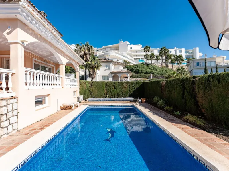 Andalucian Villa in quiet residential area of La Capellanía, one of the most popular areas in Benalmádena. Easy walk to the beach!