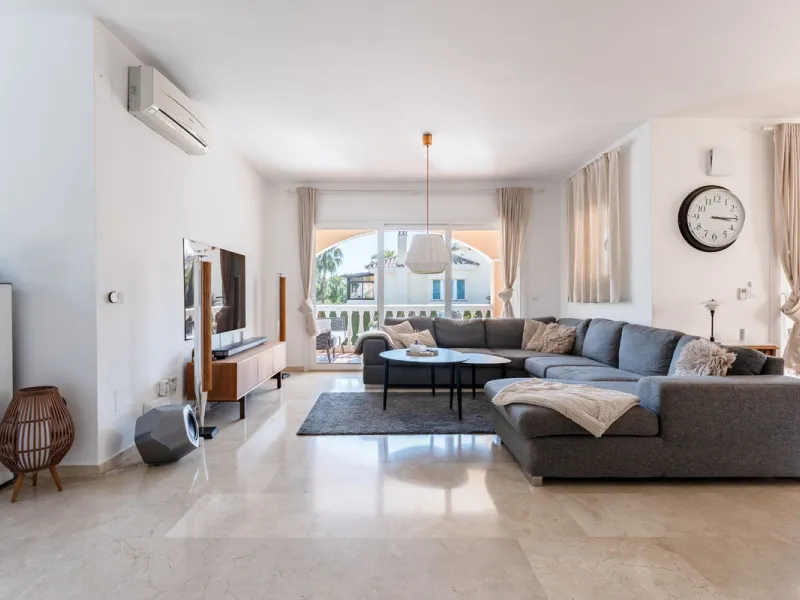 House - Detached Villa в продаже в Benalmadena, Málaga. В доме 5 спален и 4 ванных комнат. Площадь дома 258 м². Площадь участка 629 м²