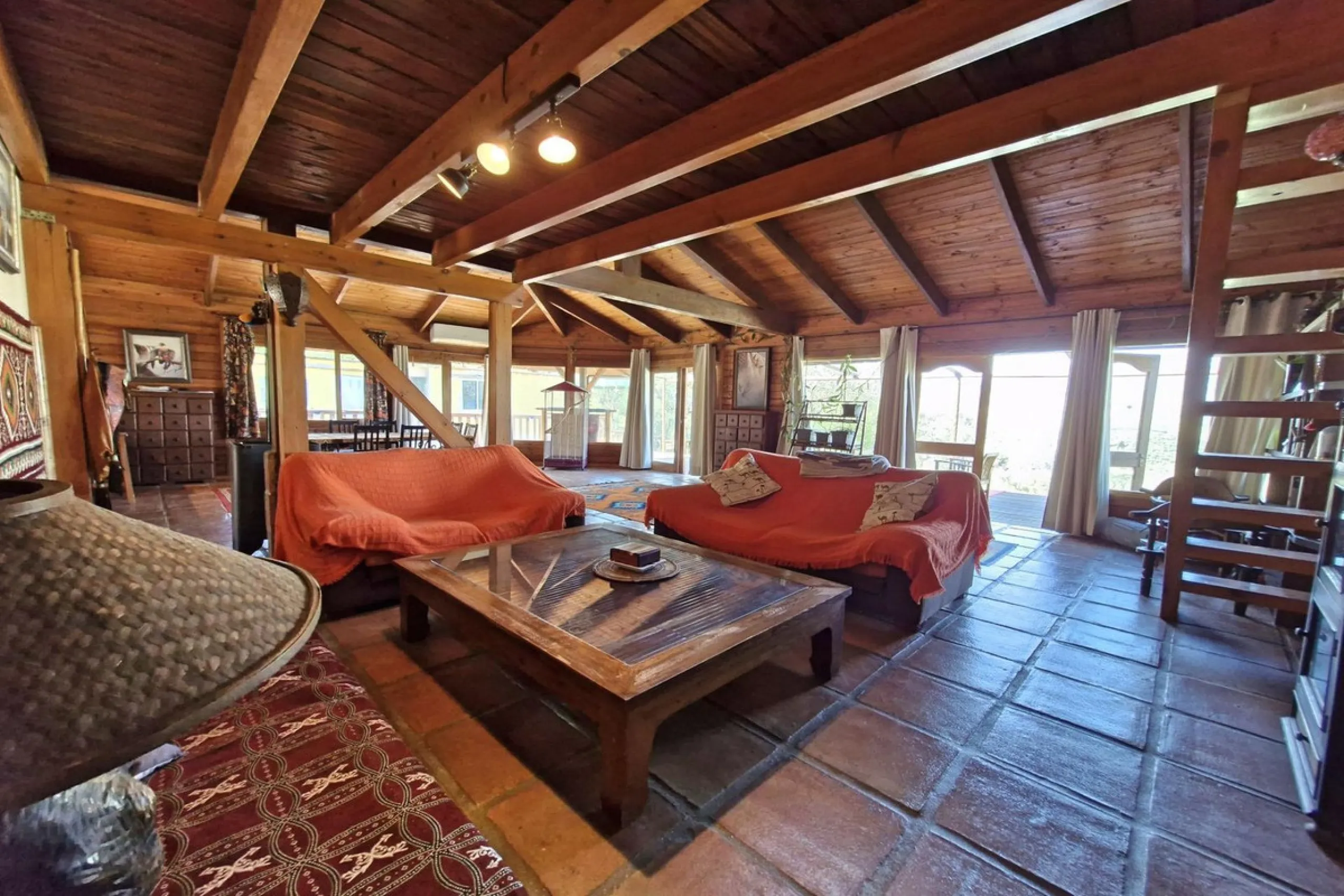 Commercial - Farm в продаже в Coín, Málaga. В доме 3 спален и 2 ванных комнат. Площадь дома 163 м². Площадь участка 10620 м²