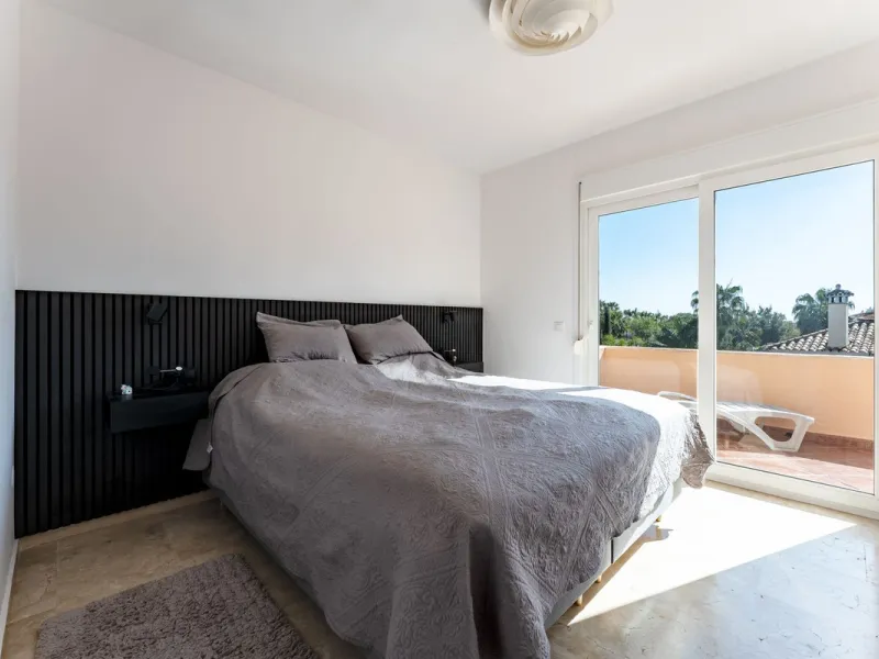 House - Detached Villa в продаже в Benalmadena, Málaga. В доме 5 спален и 4 ванных комнат. Площадь дома 258 м². Площадь участка 629 м²