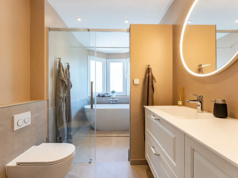 House - Detached Villa в продаже в Benalmadena, Málaga. В доме 5 спален и 4 ванных комнат. Площадь дома 258 м². Площадь участка 629 м²