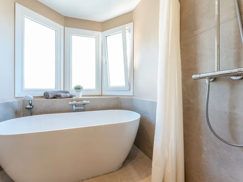 House - Detached Villa в продаже в Benalmadena, Málaga. В доме 5 спален и 4 ванных комнат. Площадь дома 258 м². Площадь участка 629 м²