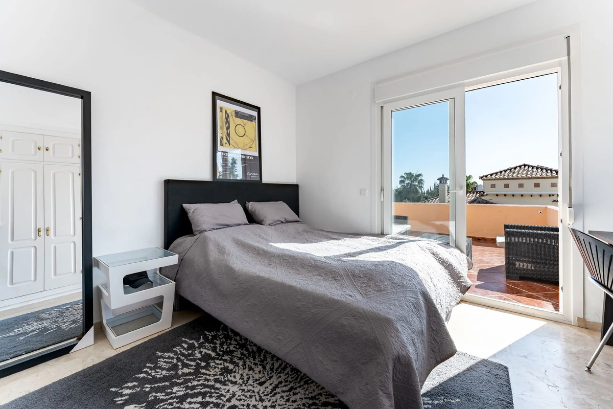 House - Detached Villa в продаже в Benalmadena, Málaga. В доме 5 спален и 4 ванных комнат. Площадь дома 258 м². Площадь участка 629 м²