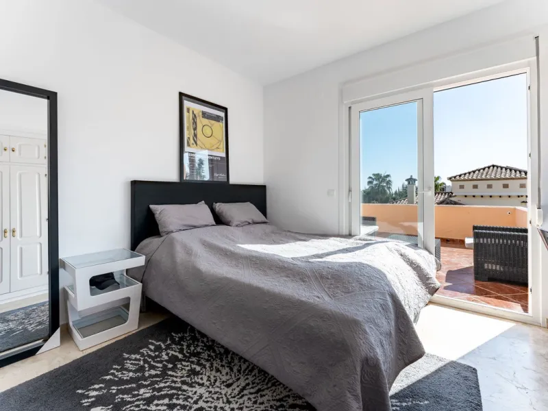 House - Detached Villa в продаже в Benalmadena, Málaga. В доме 5 спален и 4 ванных комнат. Площадь дома 258 м². Площадь участка 629 м²