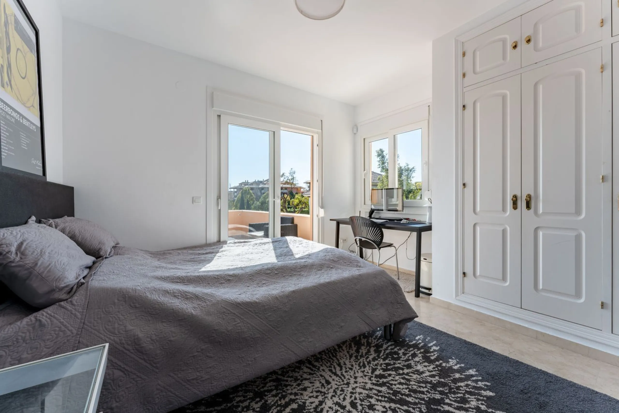 House - Detached Villa в продаже в Benalmadena, Málaga. В доме 5 спален и 4 ванных комнат. Площадь дома 258 м². Площадь участка 629 м²