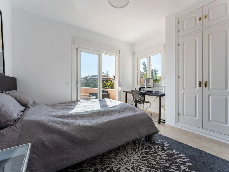 House - Detached Villa в продаже в Benalmadena, Málaga. В доме 5 спален и 4 ванных комнат. Площадь дома 258 м². Площадь участка 629 м²