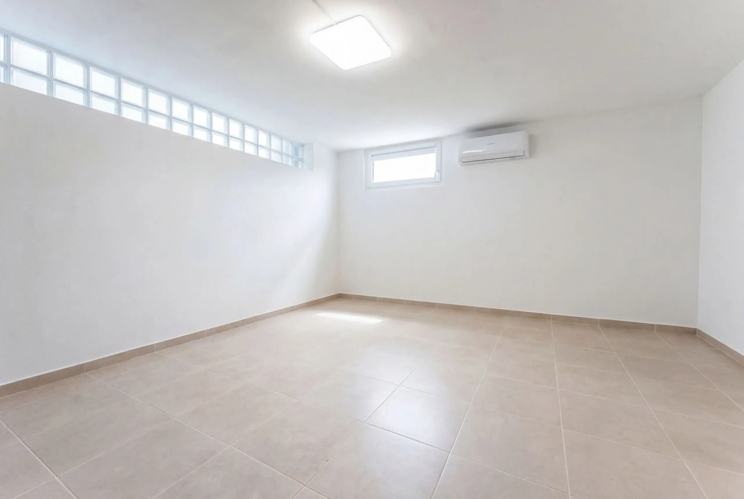 House - Detached Villa в продаже в Benalmadena, Málaga. В доме 5 спален и 4 ванных комнат. Площадь дома 258 м². Площадь участка 629 м²