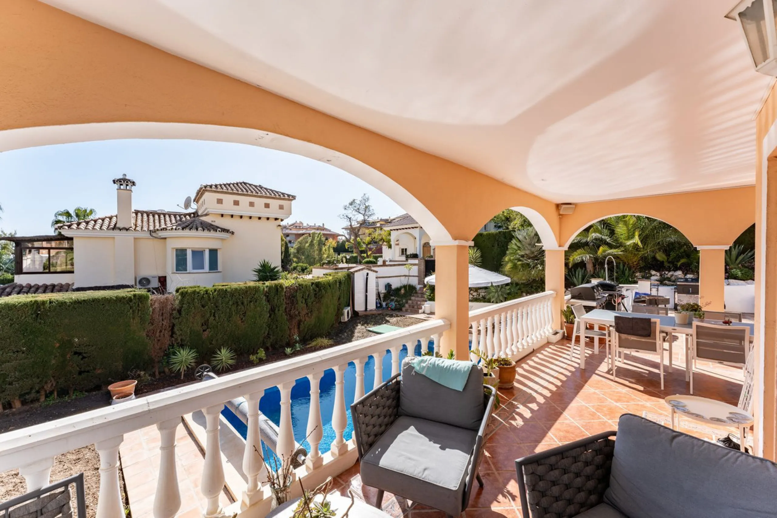 House - Detached Villa в продаже в Benalmadena, Málaga. В доме 5 спален и 4 ванных комнат. Площадь дома 258 м². Площадь участка 629 м²
