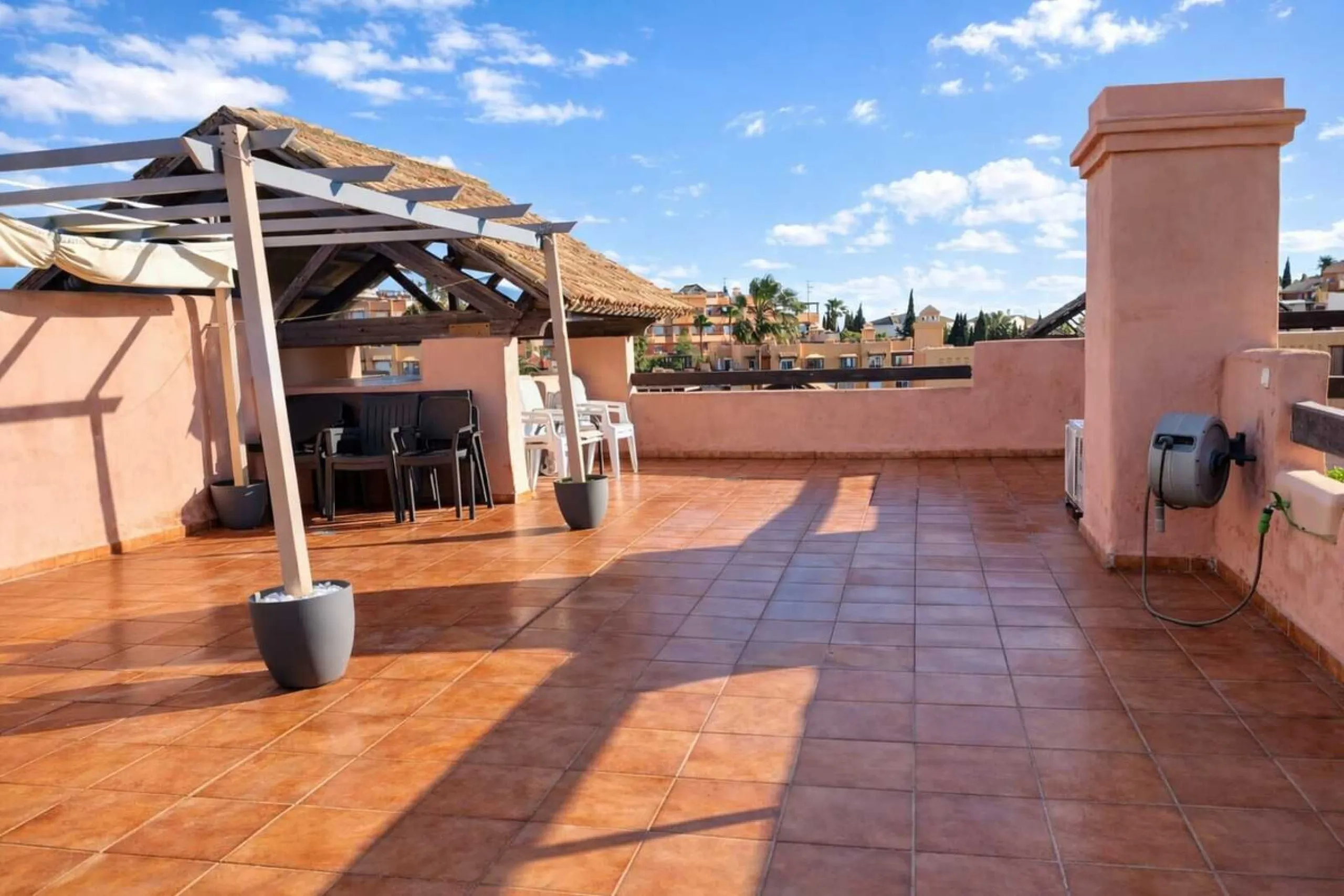 Apartment - Penthouse Duplex в продаже в Casares, Málaga. В доме 2 спален и 2 ванных комнат. Площадь дома 85 м²