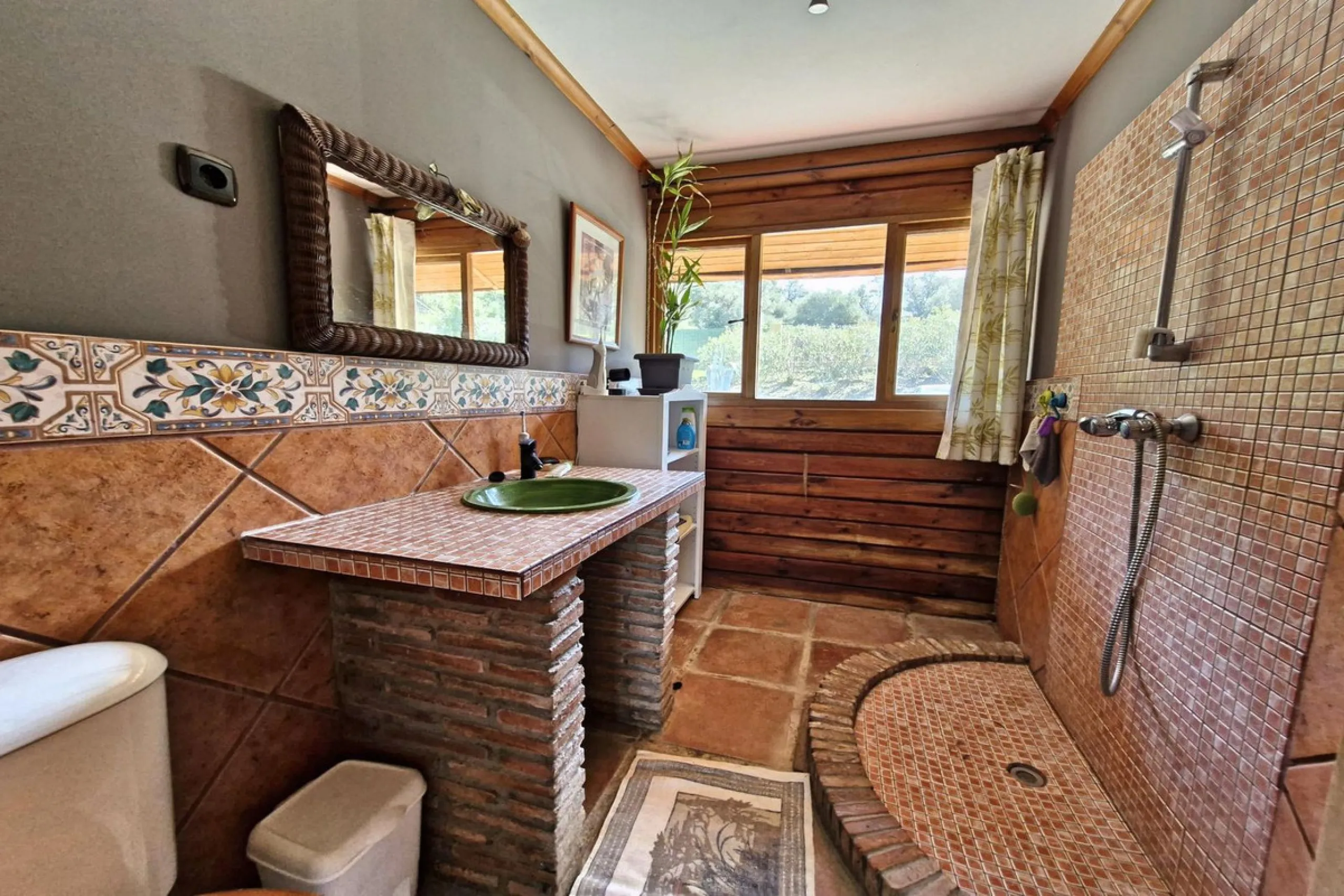 Commercial - Farm в продаже в Coín, Málaga. В доме 3 спален и 2 ванных комнат. Площадь дома 163 м². Площадь участка 10620 м²