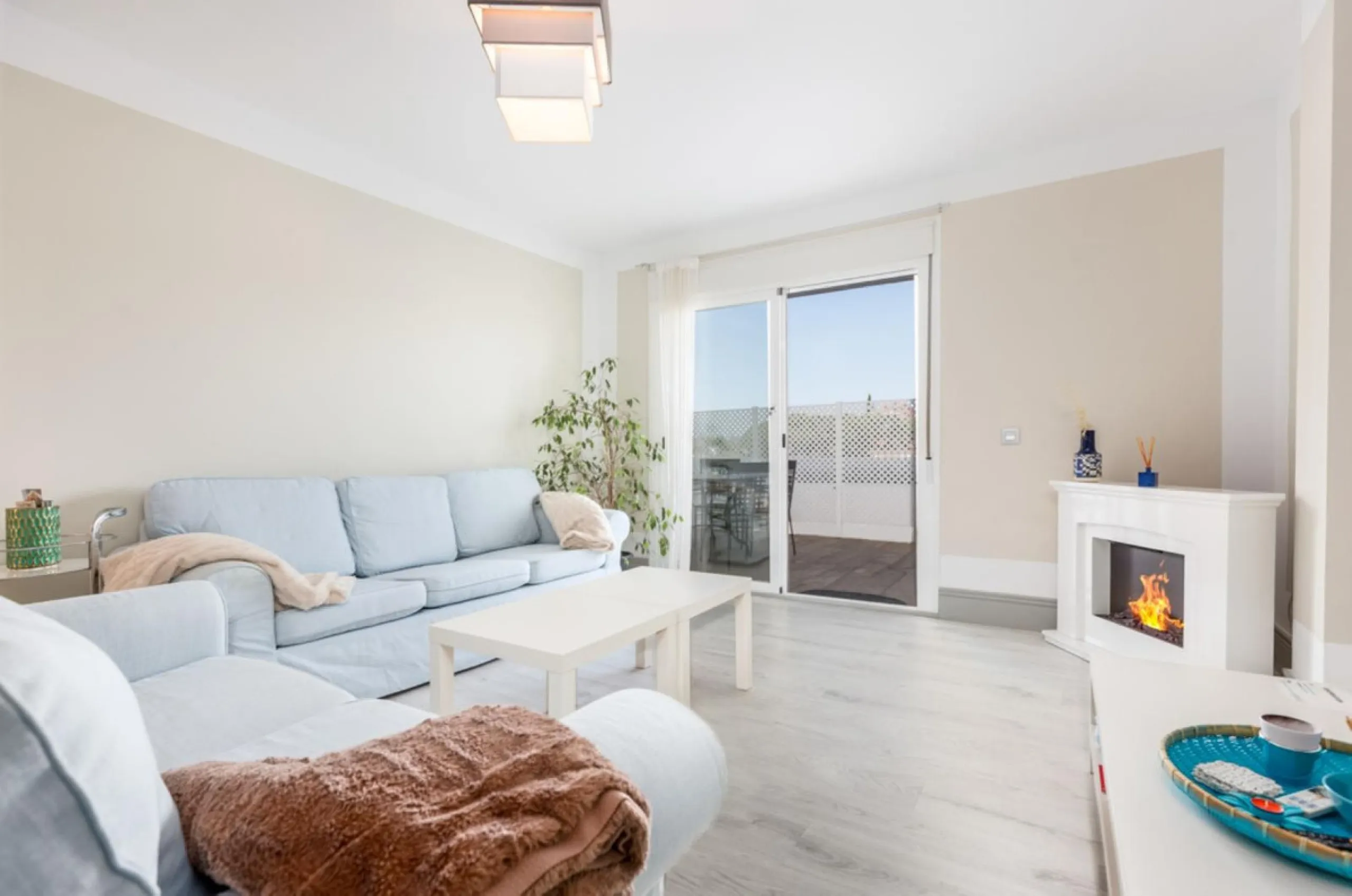 Stunning Renovated Apartment in Prime Nueva Andalucía Location