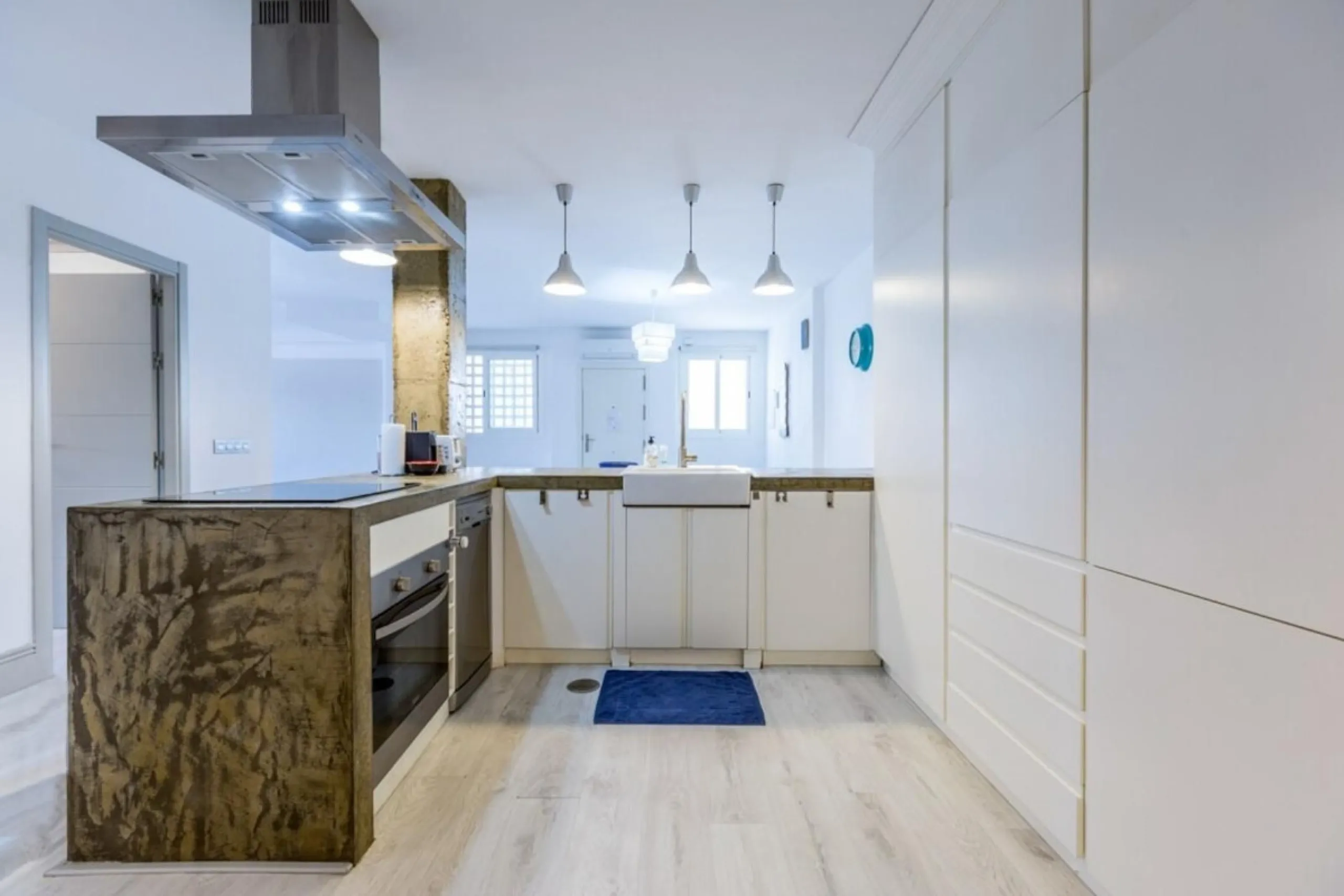 Stunning Renovated Apartment in Prime Nueva Andalucía Location