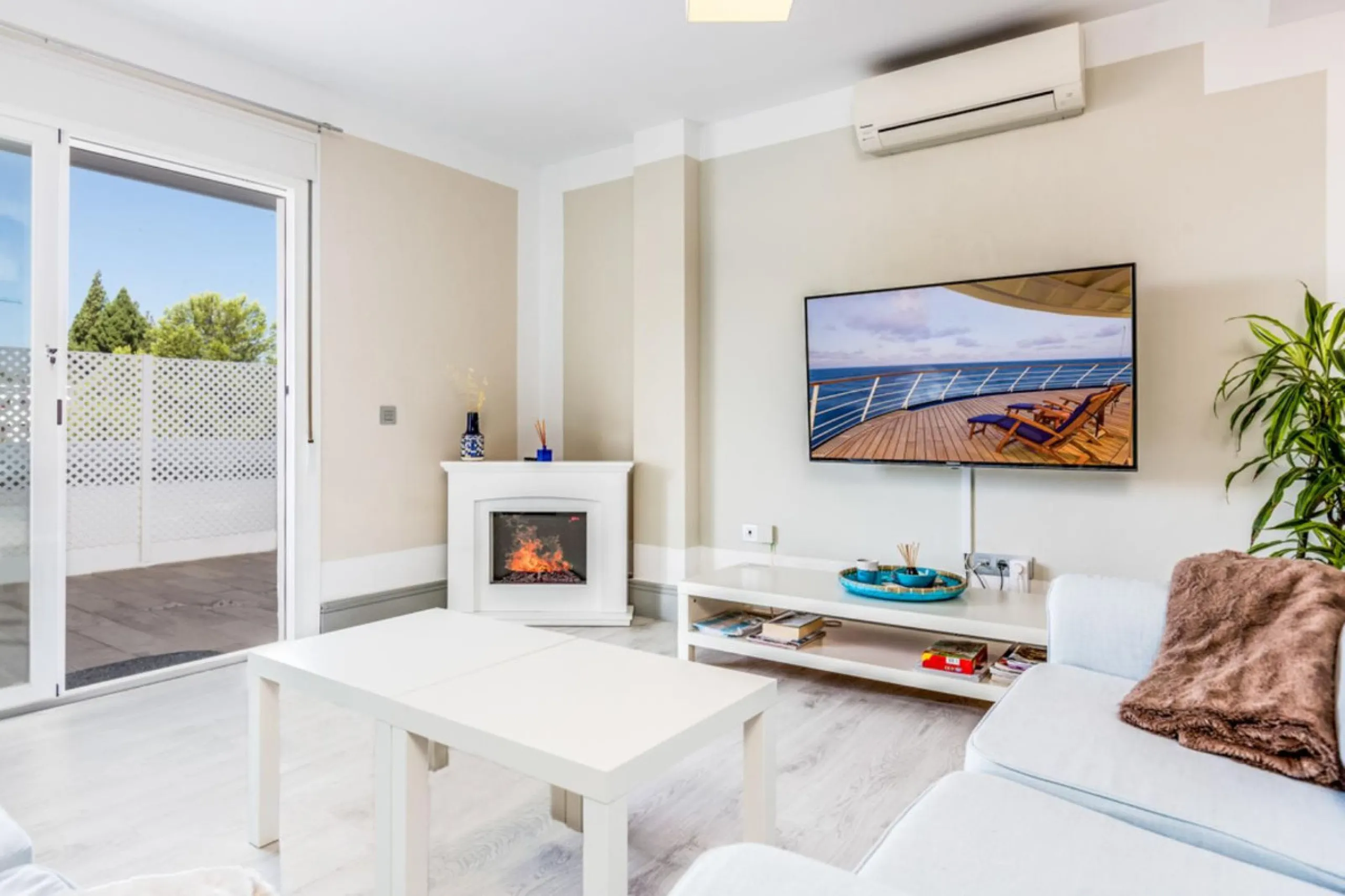 Stunning Renovated Apartment in Prime Nueva Andalucía Location