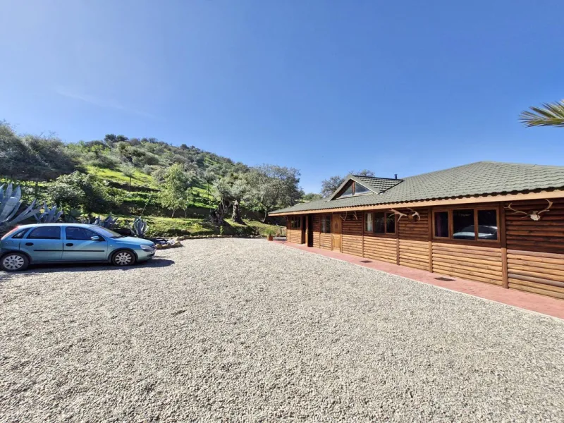 Commercial - Farm в продаже в Coín, Málaga. В доме 3 спален и 2 ванных комнат. Площадь дома 163 м². Площадь участка 10620 м²
