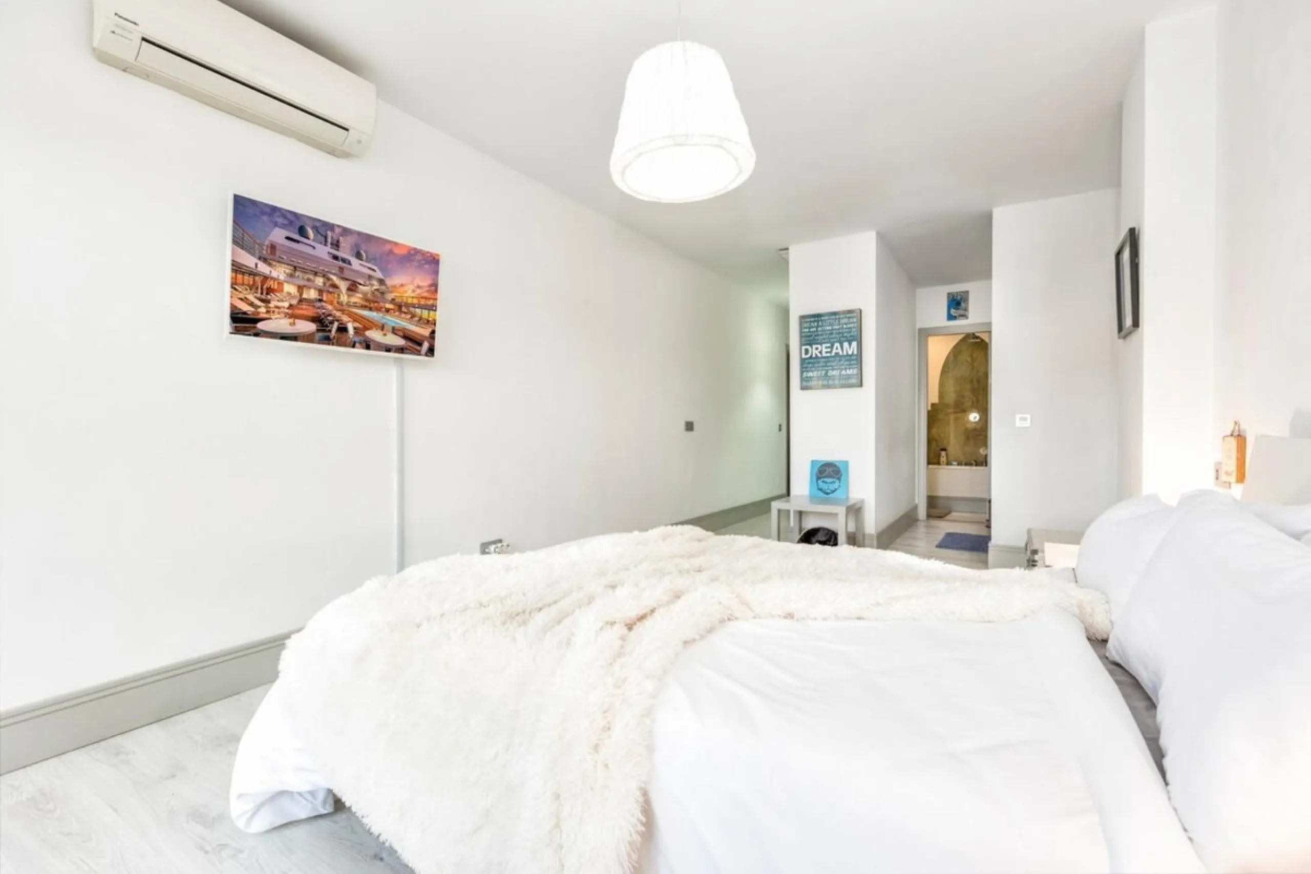 Stunning Renovated Apartment in Prime Nueva Andalucía Location