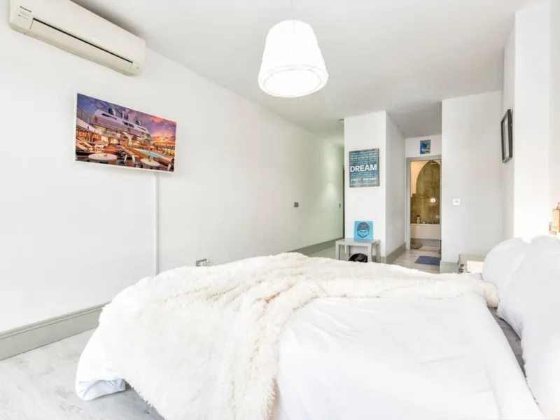 Stunning Renovated Apartment in Prime Nueva Andalucía Location