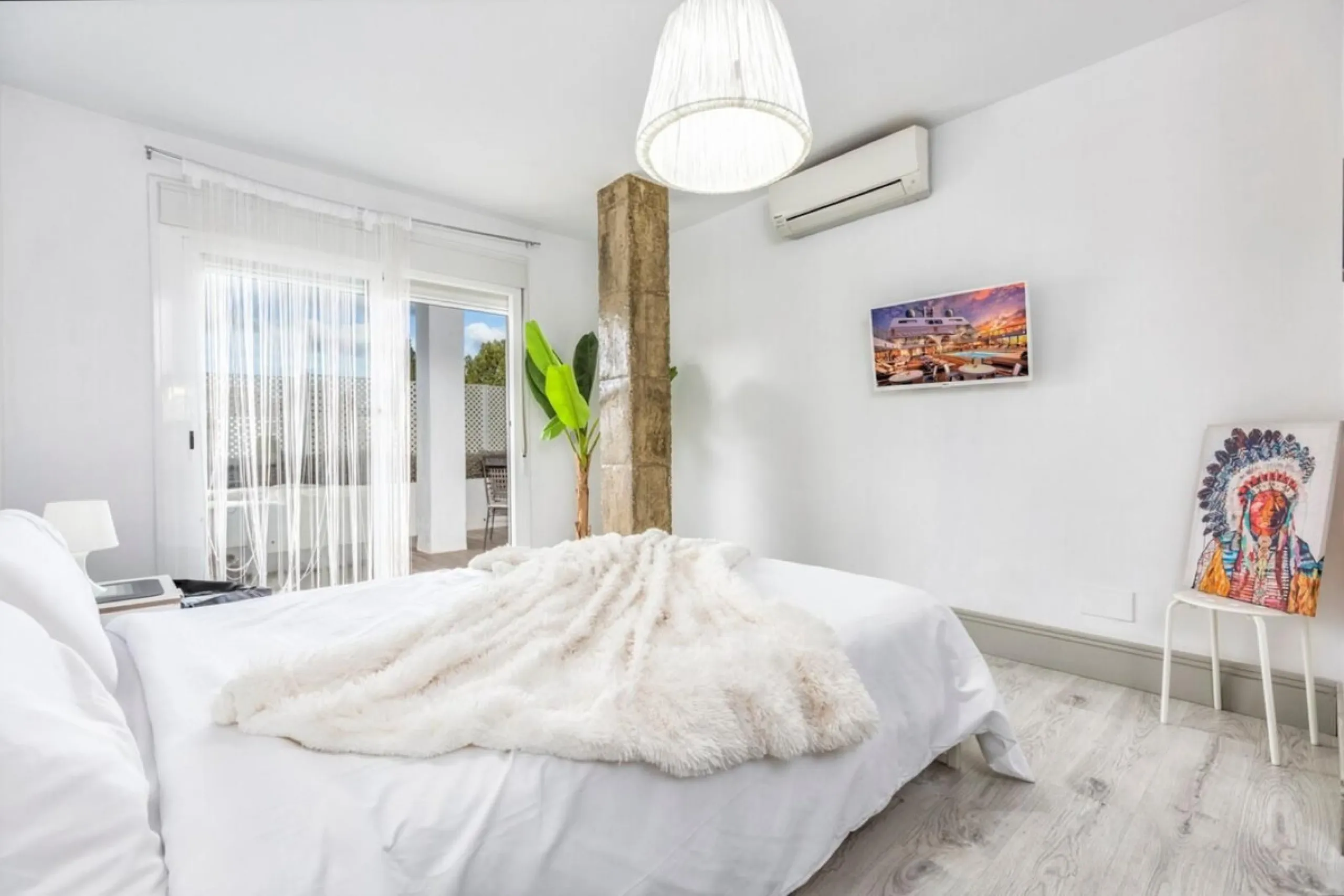 Stunning Renovated Apartment in Prime Nueva Andalucía Location