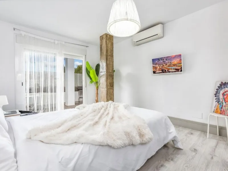 Stunning Renovated Apartment in Prime Nueva Andalucía Location