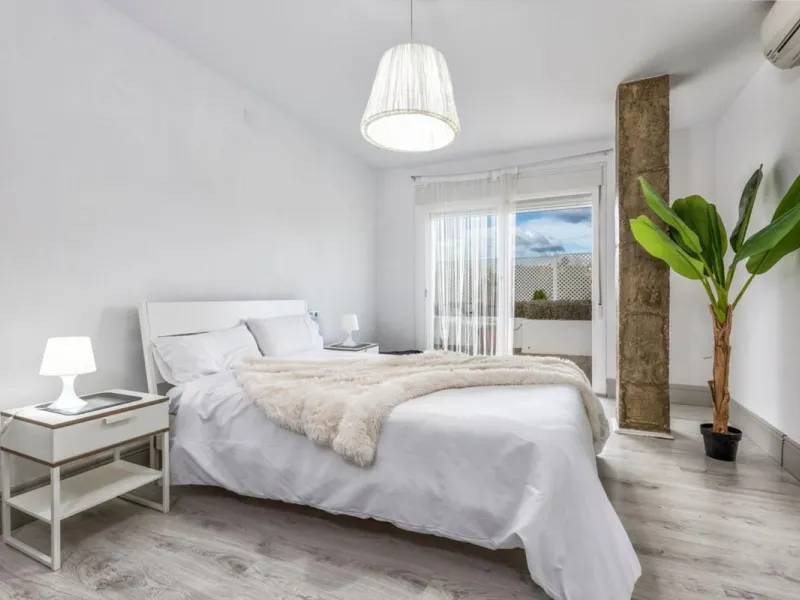 Stunning Renovated Apartment in Prime Nueva Andalucía Location