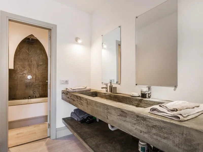 Stunning Renovated Apartment in Prime Nueva Andalucía Location