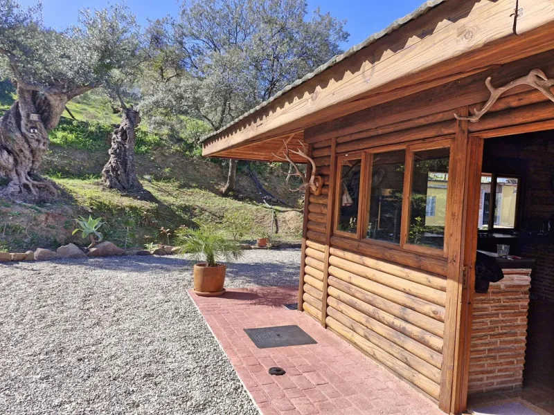 Commercial - Farm в продаже в Coín, Málaga. В доме 3 спален и 2 ванных комнат. Площадь дома 163 м². Площадь участка 10620 м²