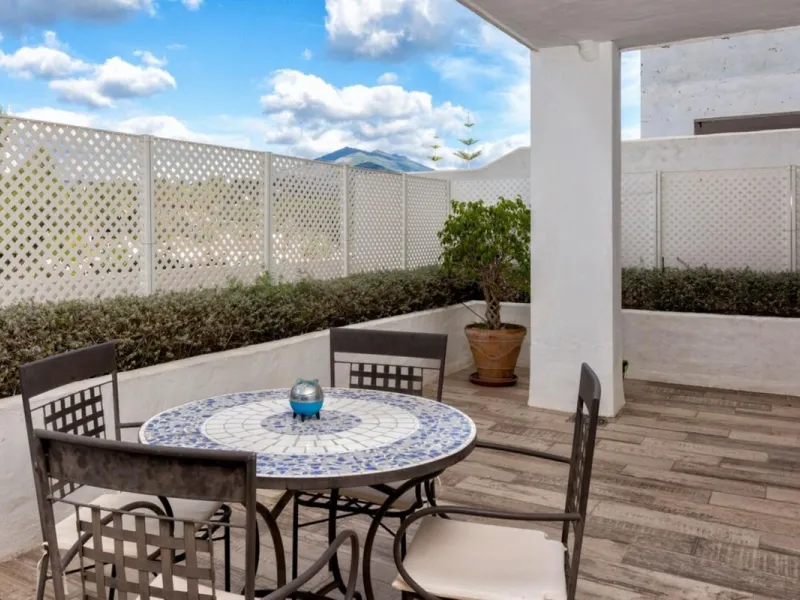 Stunning Renovated Apartment in Prime Nueva Andalucía Location