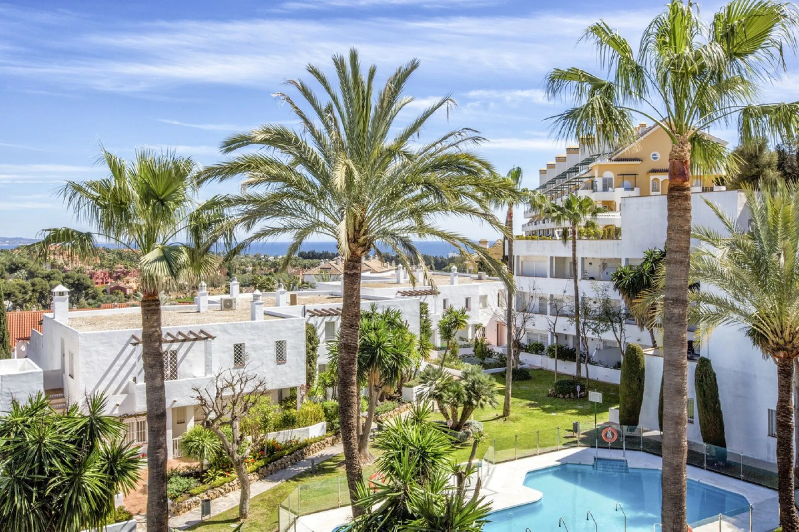 Stunning Renovated Apartment in Prime Nueva Andalucía Location