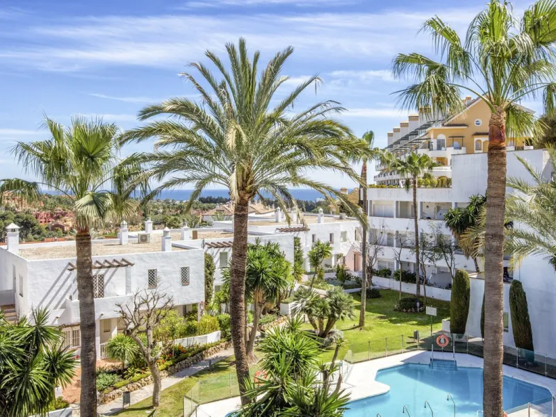 Stunning Renovated Apartment in Prime Nueva Andalucía Location