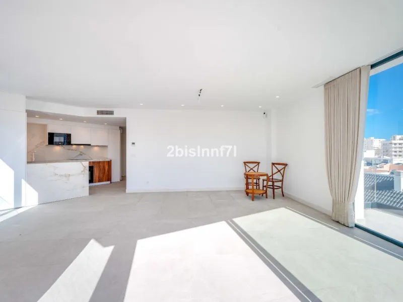 Brand new modern city apartment located in Fuengirola, one of the Costa del Sol's most popular and vibrant urban areas, active all year round. This newly built property offers easy access to the beach, city life, restaurants, shops, and all essential serv