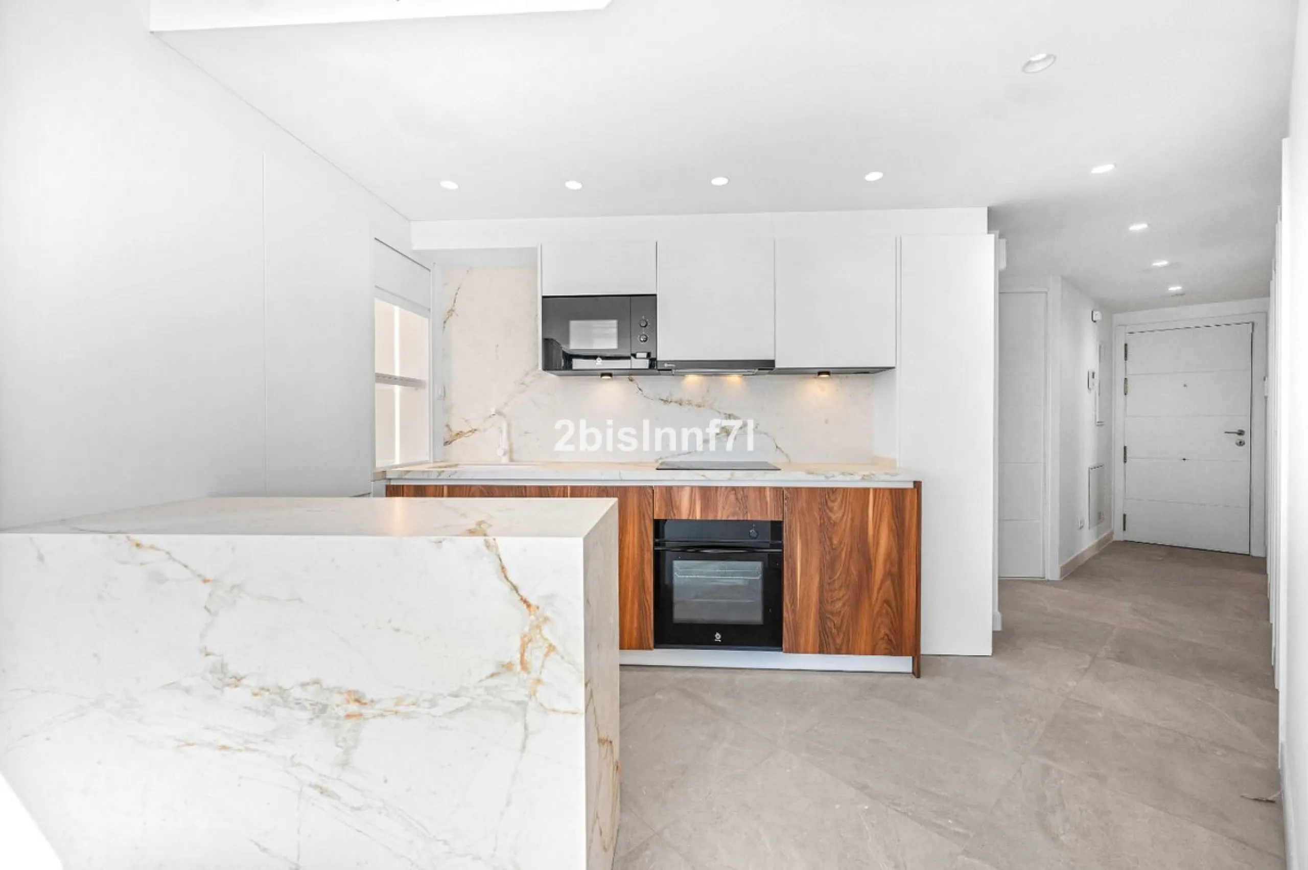Brand new modern city apartment located in Fuengirola, one of the Costa del Sol's most popular and vibrant urban areas, active all year round. This newly built property offers easy access to the beach, city life, restaurants, shops, and all essential serv