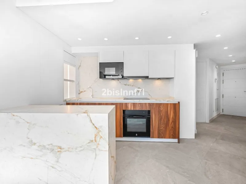 Brand new modern city apartment located in Fuengirola, one of the Costa del Sol's most popular and vibrant urban areas, active all year round. This newly built property offers easy access to the beach, city life, restaurants, shops, and all essential serv