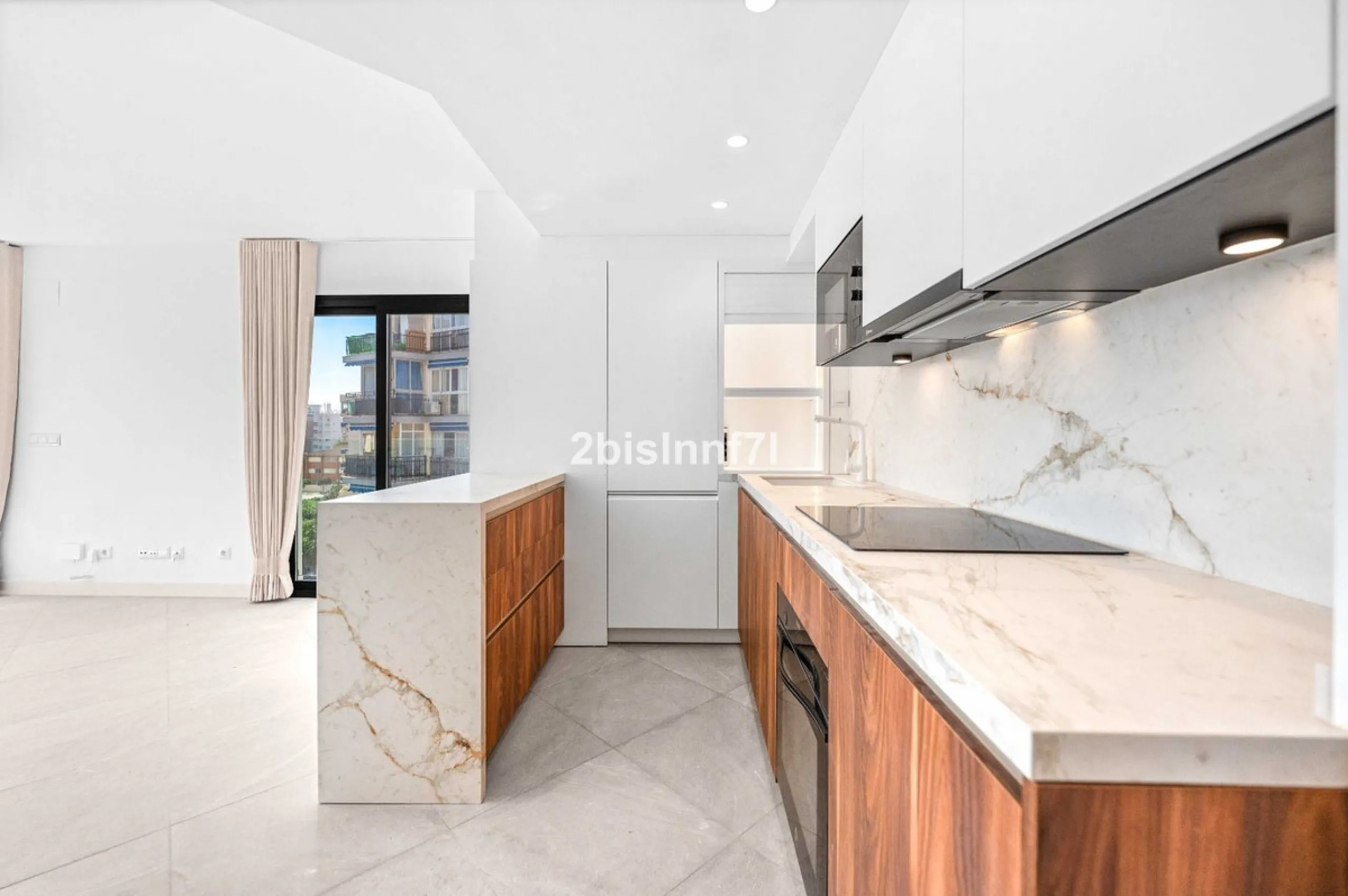 Brand new modern city apartment located in Fuengirola, one of the Costa del Sol's most popular and vibrant urban areas, active all year round. This newly built property offers easy access to the beach, city life, restaurants, shops, and all essential serv