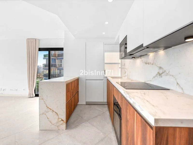 Brand new modern city apartment located in Fuengirola, one of the Costa del Sol's most popular and vibrant urban areas, active all year round. This newly built property offers easy access to the beach, city life, restaurants, shops, and all essential serv
