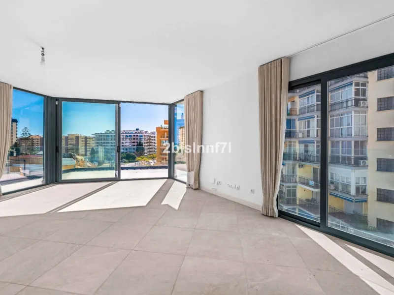 Brand new modern city apartment located in Fuengirola, one of the Costa del Sol's most popular and vibrant urban areas, active all year round. This newly built property offers easy access to the beach, city life, restaurants, shops, and all essential serv