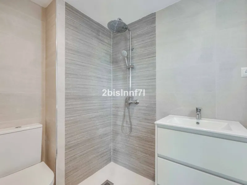 Brand new modern city apartment located in Fuengirola, one of the Costa del Sol's most popular and vibrant urban areas, active all year round. This newly built property offers easy access to the beach, city life, restaurants, shops, and all essential serv