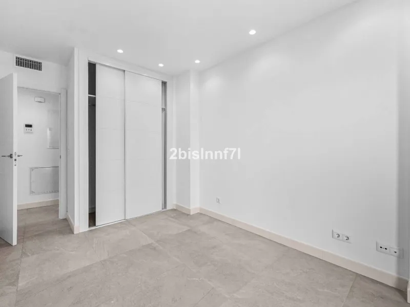 Brand new modern city apartment located in Fuengirola, one of the Costa del Sol's most popular and vibrant urban areas, active all year round. This newly built property offers easy access to the beach, city life, restaurants, shops, and all essential serv