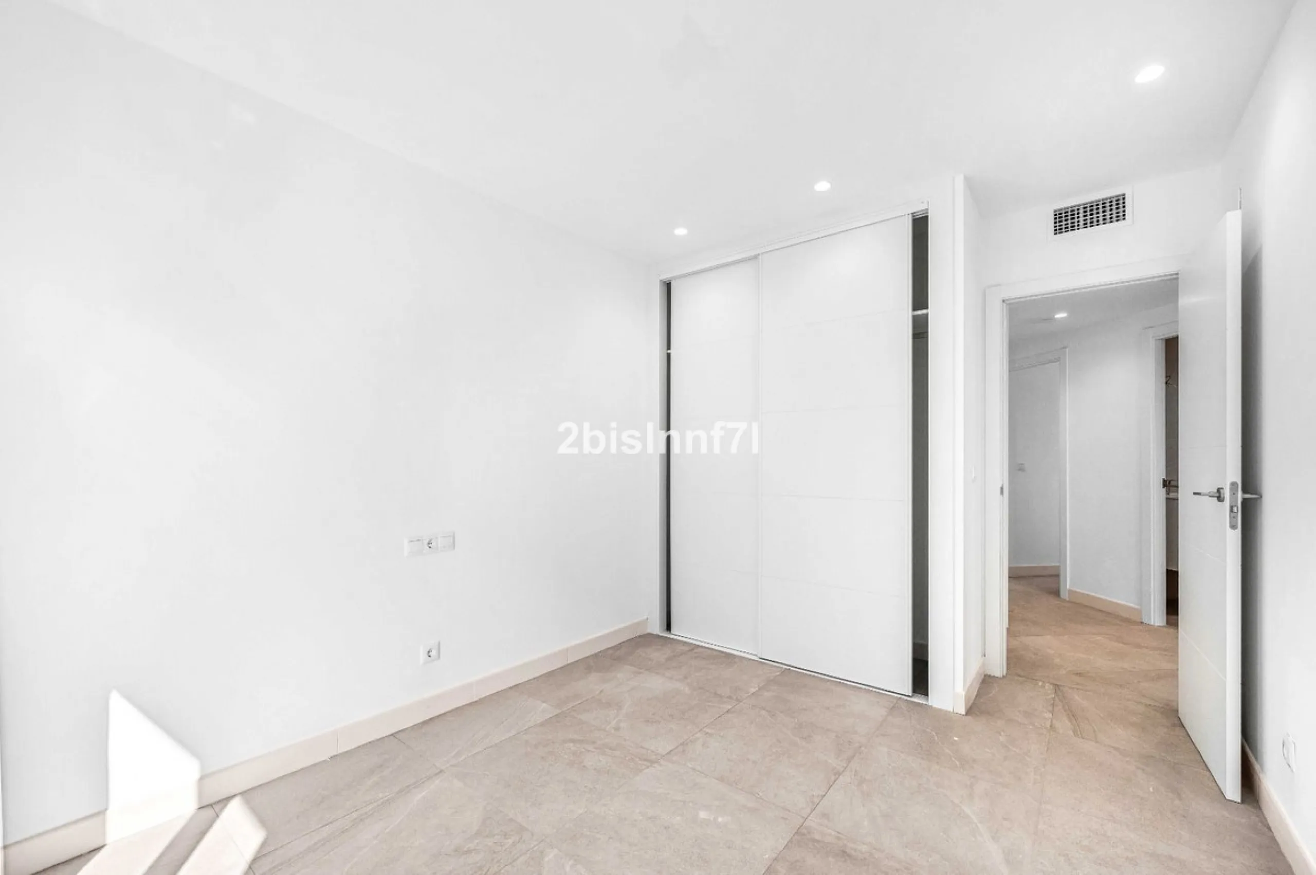Brand new modern city apartment located in Fuengirola, one of the Costa del Sol's most popular and vibrant urban areas, active all year round. This newly built property offers easy access to the beach, city life, restaurants, shops, and all essential serv