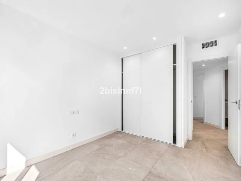 Brand new modern city apartment located in Fuengirola, one of the Costa del Sol's most popular and vibrant urban areas, active all year round. This newly built property offers easy access to the beach, city life, restaurants, shops, and all essential serv