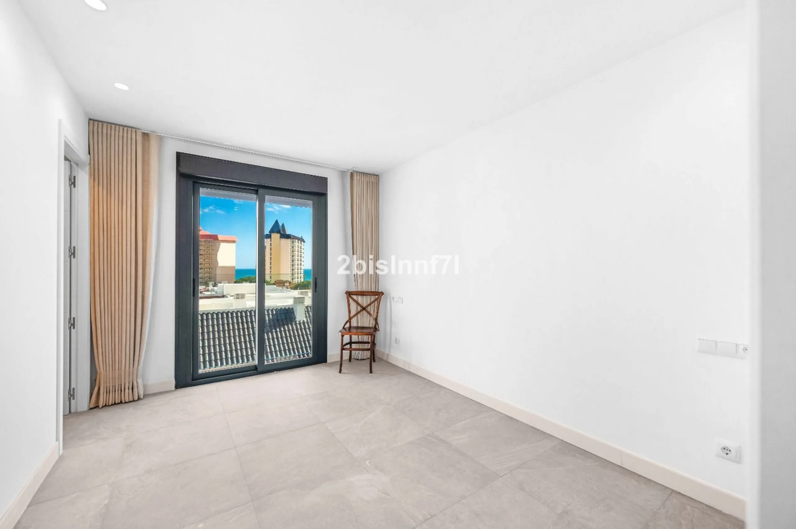 Brand new modern city apartment located in Fuengirola, one of the Costa del Sol's most popular and vibrant urban areas, active all year round. This newly built property offers easy access to the beach, city life, restaurants, shops, and all essential serv