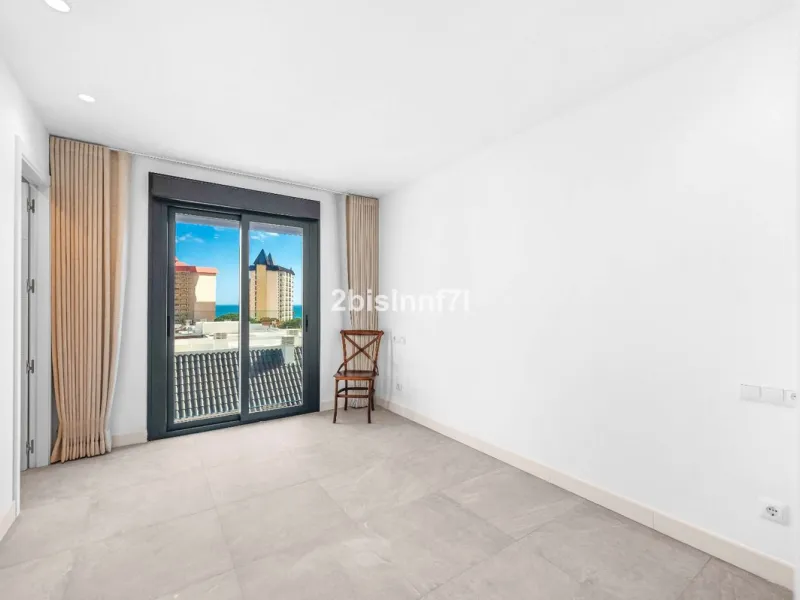 Brand new modern city apartment located in Fuengirola, one of the Costa del Sol's most popular and vibrant urban areas, active all year round. This newly built property offers easy access to the beach, city life, restaurants, shops, and all essential serv