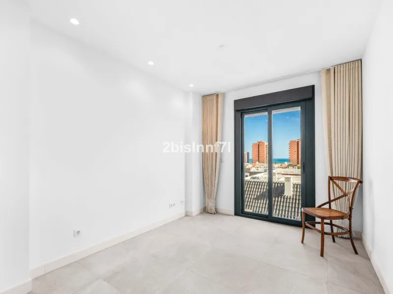 Brand new modern city apartment located in Fuengirola, one of the Costa del Sol's most popular and vibrant urban areas, active all year round. This newly built property offers easy access to the beach, city life, restaurants, shops, and all essential serv