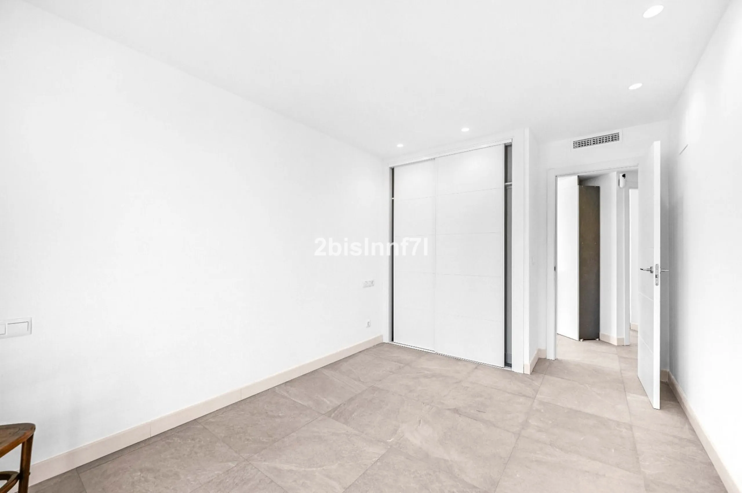 Brand new modern city apartment located in Fuengirola, one of the Costa del Sol's most popular and vibrant urban areas, active all year round. This newly built property offers easy access to the beach, city life, restaurants, shops, and all essential serv