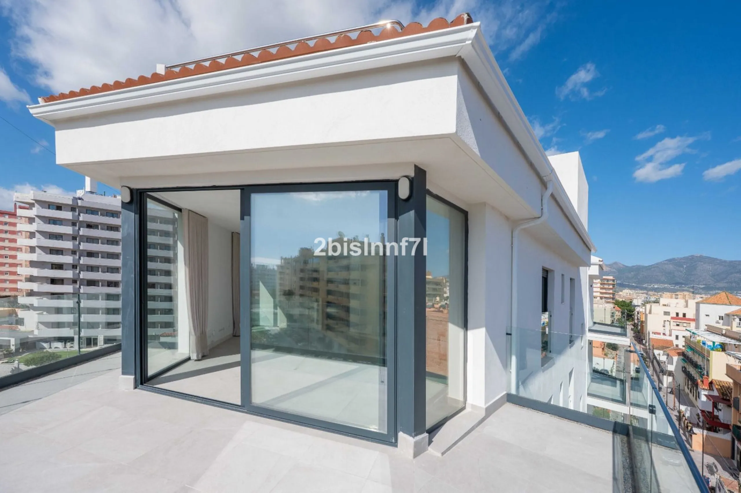 Brand new modern city apartment located in Fuengirola, one of the Costa del Sol's most popular and vibrant urban areas, active all year round. This newly built property offers easy access to the beach, city life, restaurants, shops, and all essential serv
