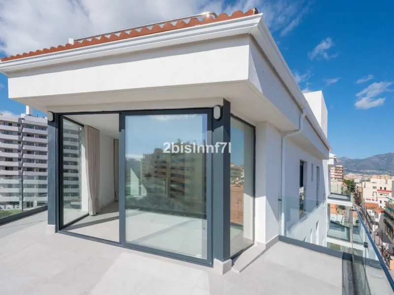 Brand new modern city apartment located in Fuengirola, one of the Costa del Sol's most popular and vibrant urban areas, active all year round. This newly built property offers easy access to the beach, city life, restaurants, shops, and all essential serv